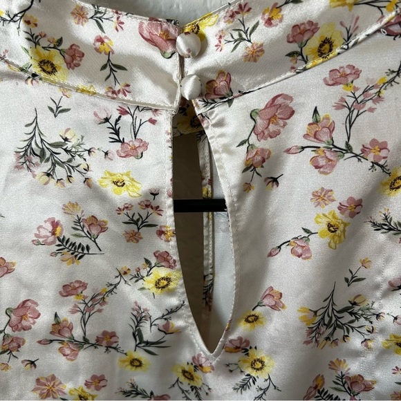 Guess Floral Satin Cropped Blouse with Long Sleeves, V Cutout Neck, Buttons - Picture 8 of 12